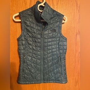 Northface light puffer vest. Teal, xs.